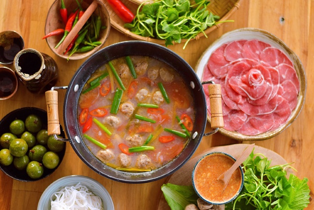 "bò nhúng mẻ Bình Châu tại Mạnh Quán